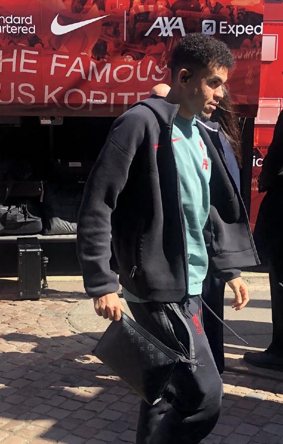 路易斯迪亚斯心理韧性与逆境成长：从贫困原住民到世界足坛之星