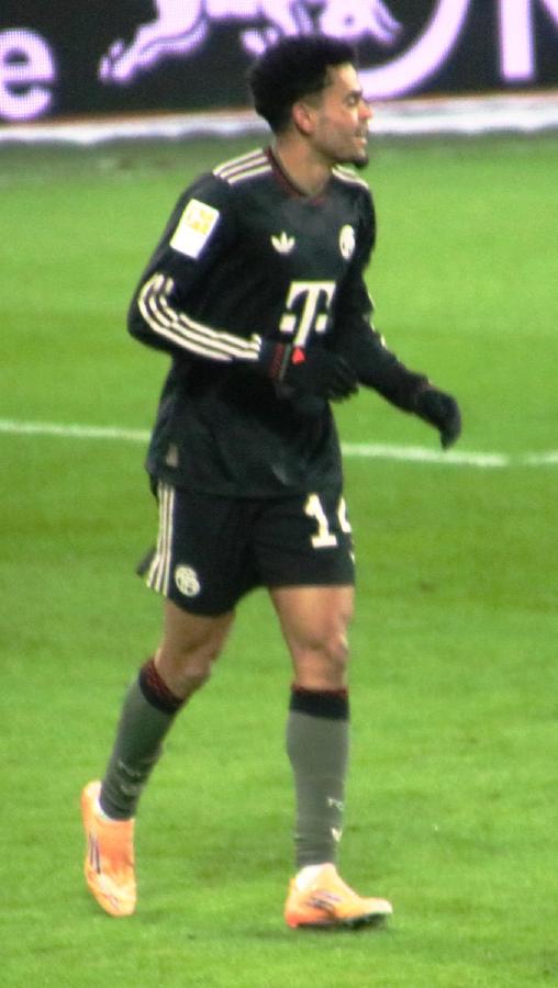 迪亚斯拜仁vs哥伦比亚:欧冠前夕,谁有权决定他上场?