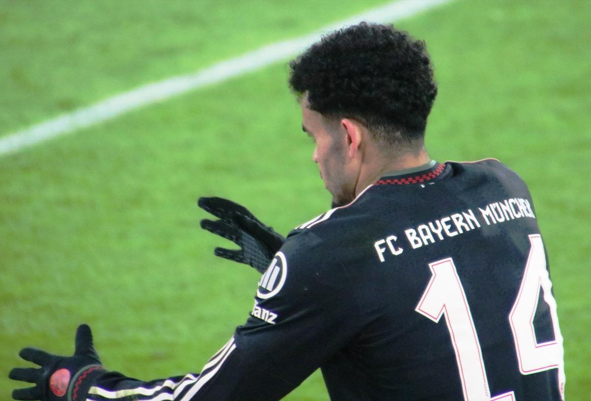 路易斯迪亚斯战皇马:欧冠四强,矿镇少年能否击倒欧洲王者?